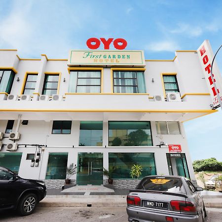 Oyo 44043 First Garden Hotel Kuantan Kültér fotó