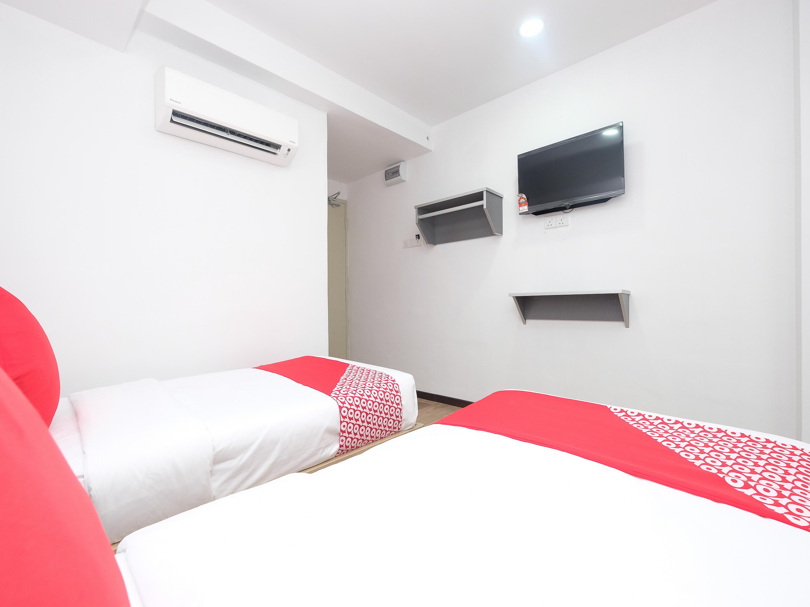 Oyo 44043 First Garden Hotel Kuantan Kültér fotó