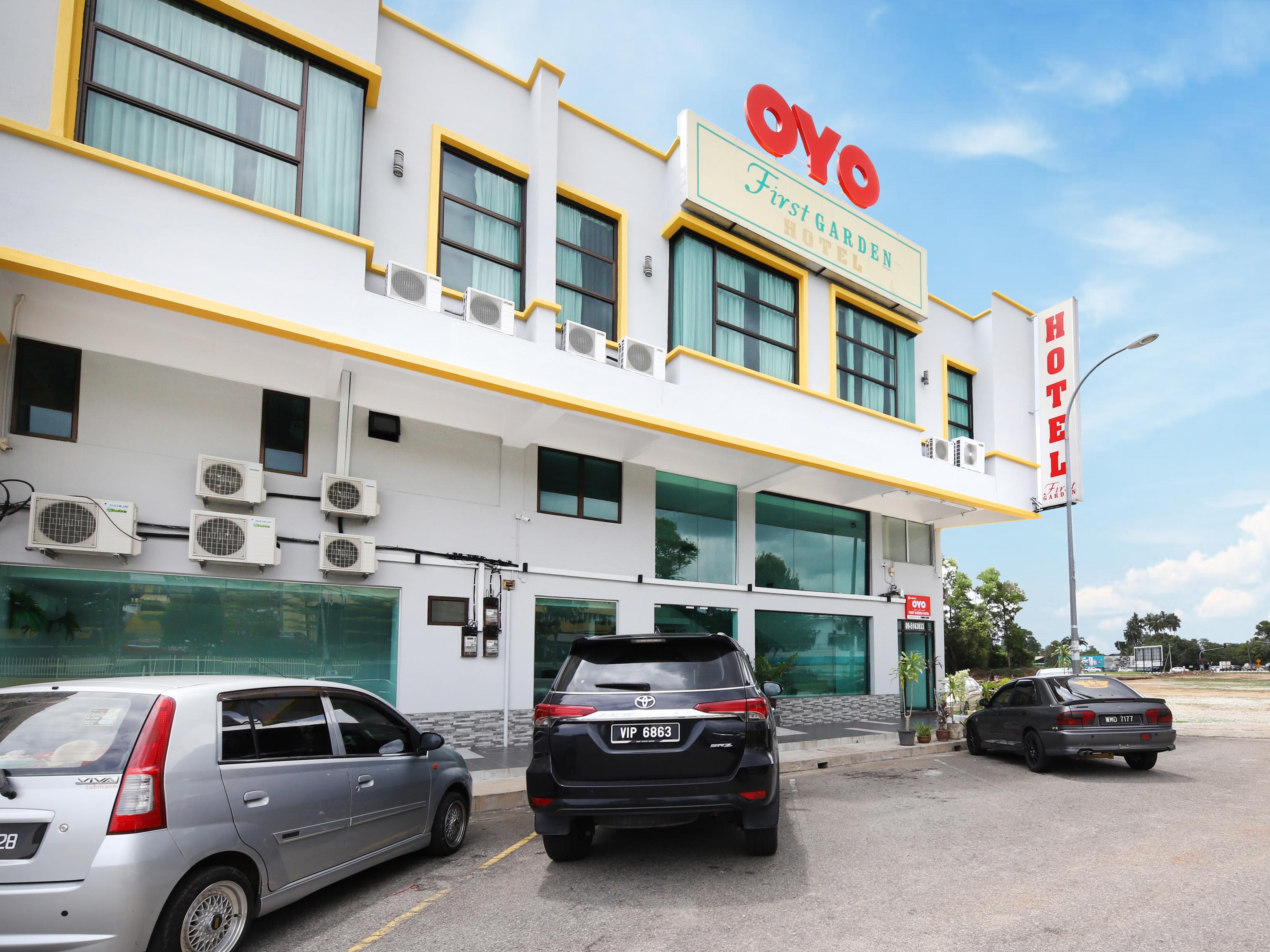 Oyo 44043 First Garden Hotel Kuantan Kültér fotó
